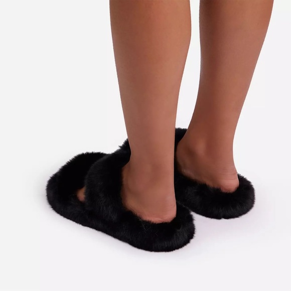 Pamper - Picture 2 of 2